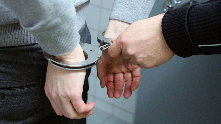 逮捕、警察、手錠、